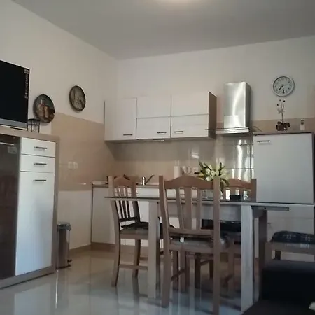 Island Gold Guest house Vir